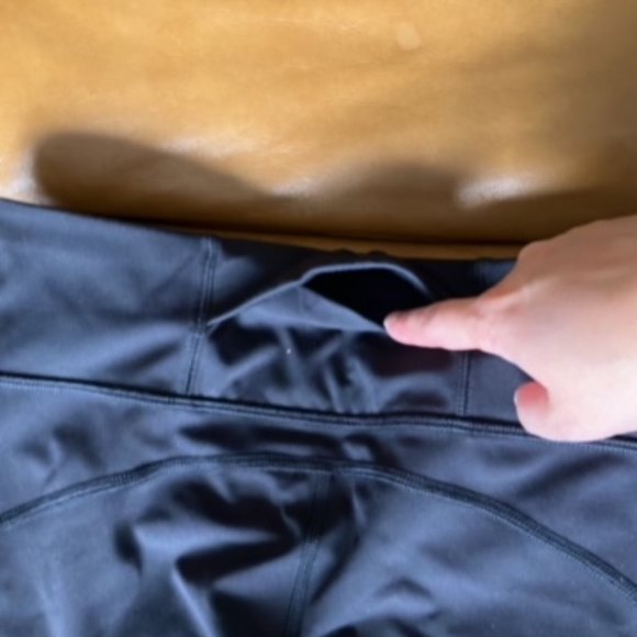 Lululemon Black Crops, 4 - Picture 4 of 7